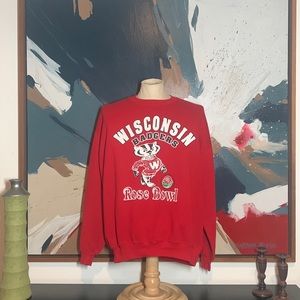 VINTAGE COLLEGE WISCONSIN BADGERS SWEATSHIRT